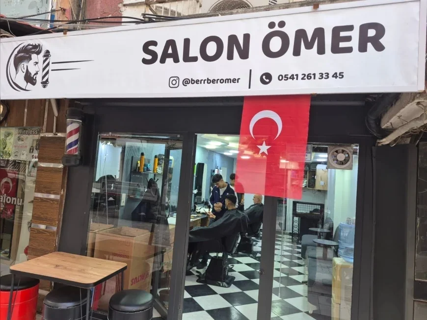 Manisa’da Berber Ömer Öz’den Örnek Dayanışma: “Askıda Tıraş” ile İhtiyaç Sahiplerine Ücretsiz Hizmet