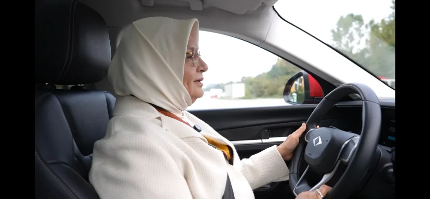 Düzce Belediye Başkanı Faruk Özlü ve Milletvekili Ayşe Keşir TOGG ile Yeni Asfaltlanan Yollarda Sürüş Testi Yaptı