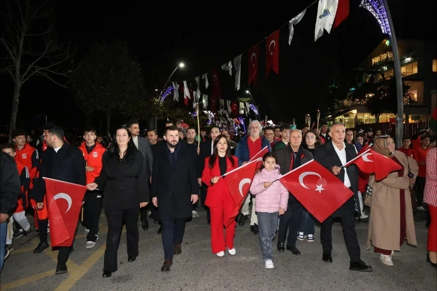 BEYKOZ’DA CUMHURİYETİN 103. YILI YÜRÜYÜŞ VE FENER ALAYIYLA BÜYÜK BİR COŞKUYLA KUTLANDI