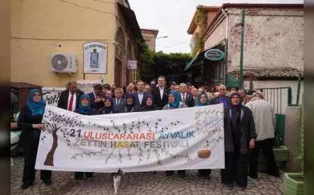 21. ULUSLARARASI AYVALIK ZEYTİN HASAT VE TURİZM FESTİVALİ KORTEJ YÜRÜYÜŞÜ VE AÇILIŞ TÖRENİYLE BAŞLADI